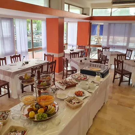 Prestige Miramare Szálloda 3*